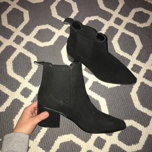 Aldo pointed toe shoes, size 8